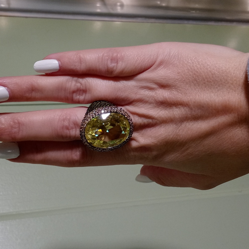 Lime green cocktail ring - Picture 5 of 10